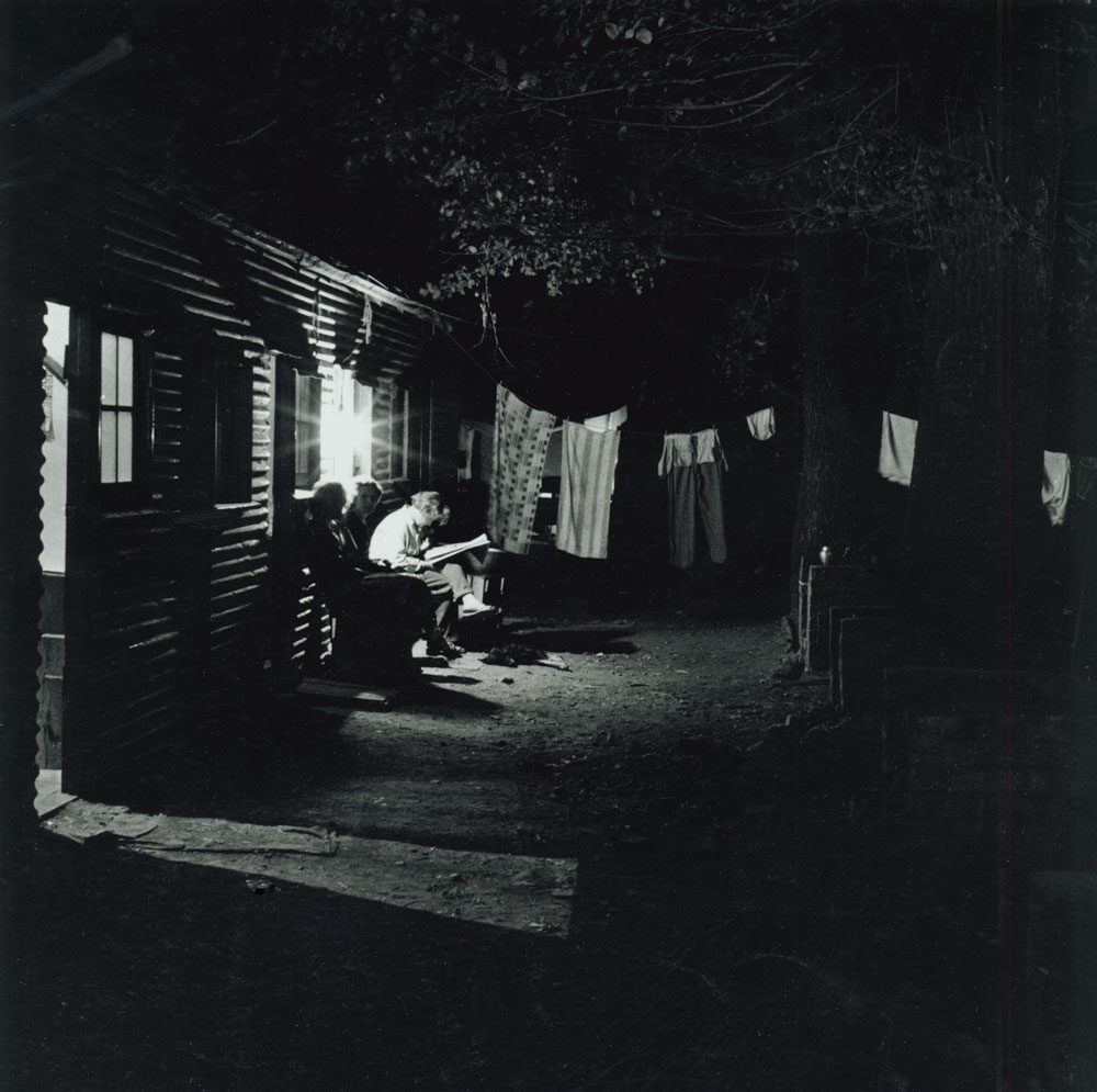 Hop pickers, Ovens Valley, 1957 Hop pickers, Ovens Valley, 1957